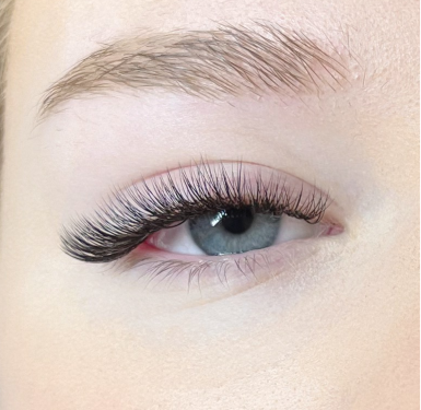 Classic vs Volume Lashes: What's the Difference? – By Beauty'L